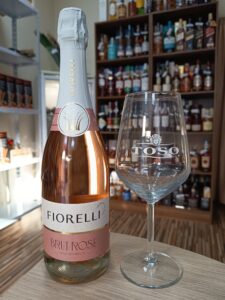 Тозо Фјорели розе Брут 0.75л. + ГРАТИС ЧАША !