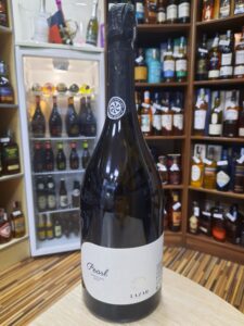 Пенливо вино Лазар Перл Спарклинг Брут 1.5л.