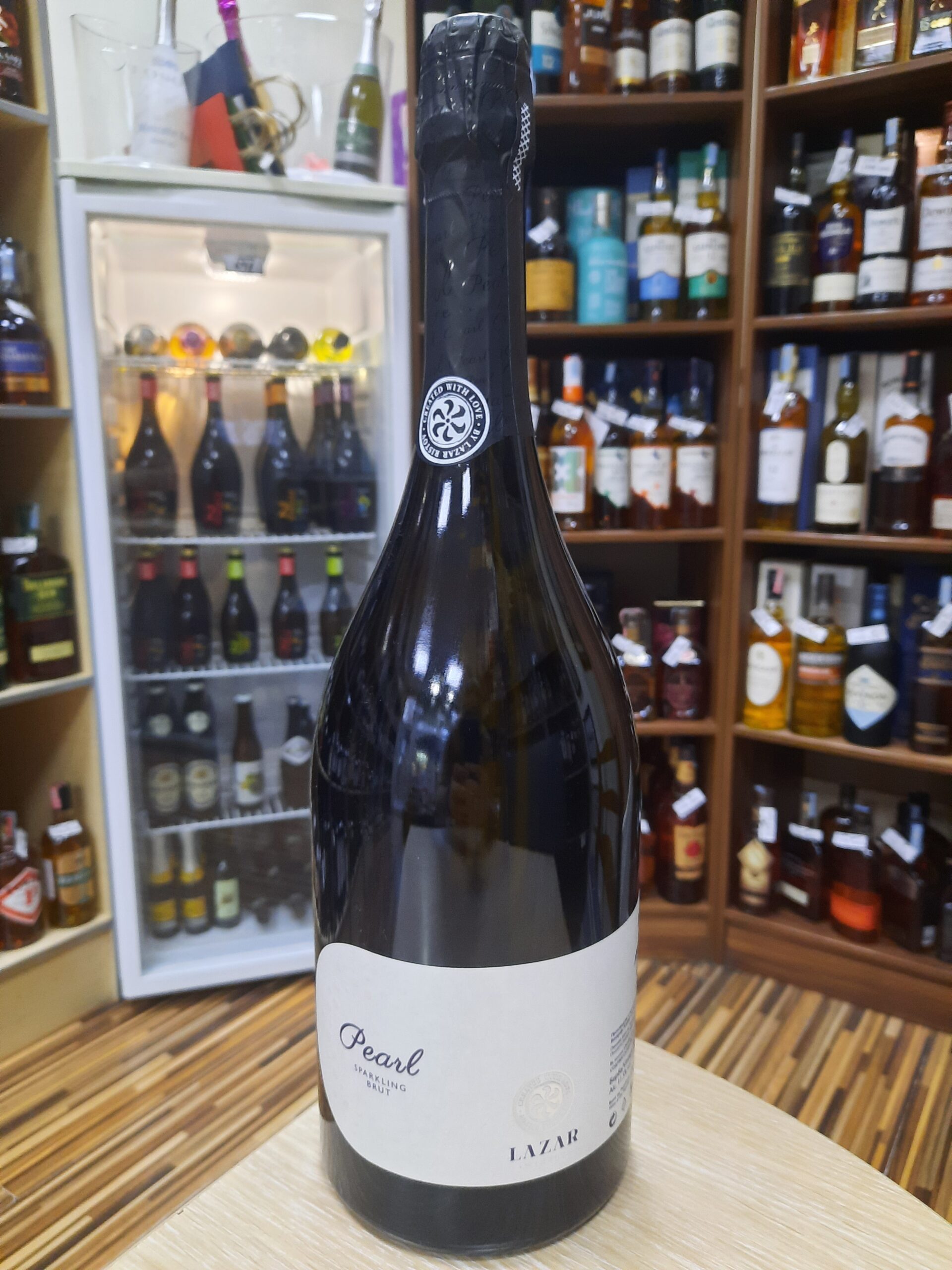 Пенливо вино Лазар Перл Спарклинг Брут 1.5л.