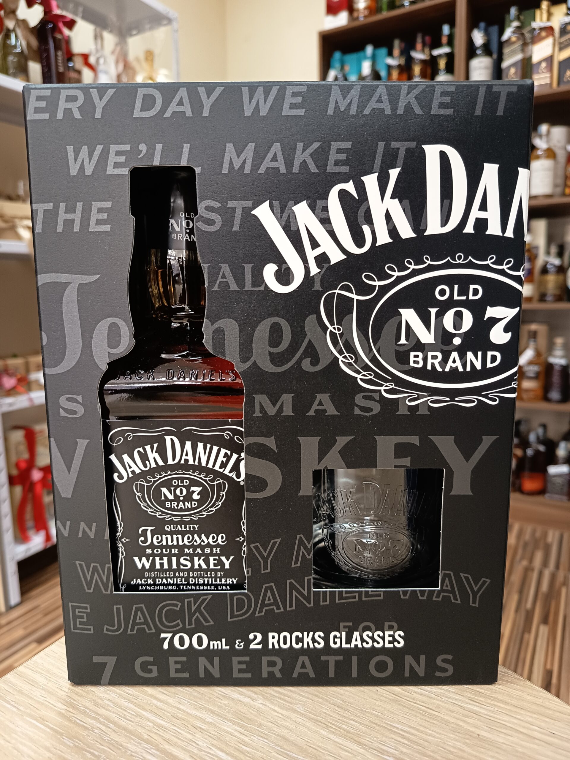 Виски Џек Даниелс 0.7л со 2 чаши