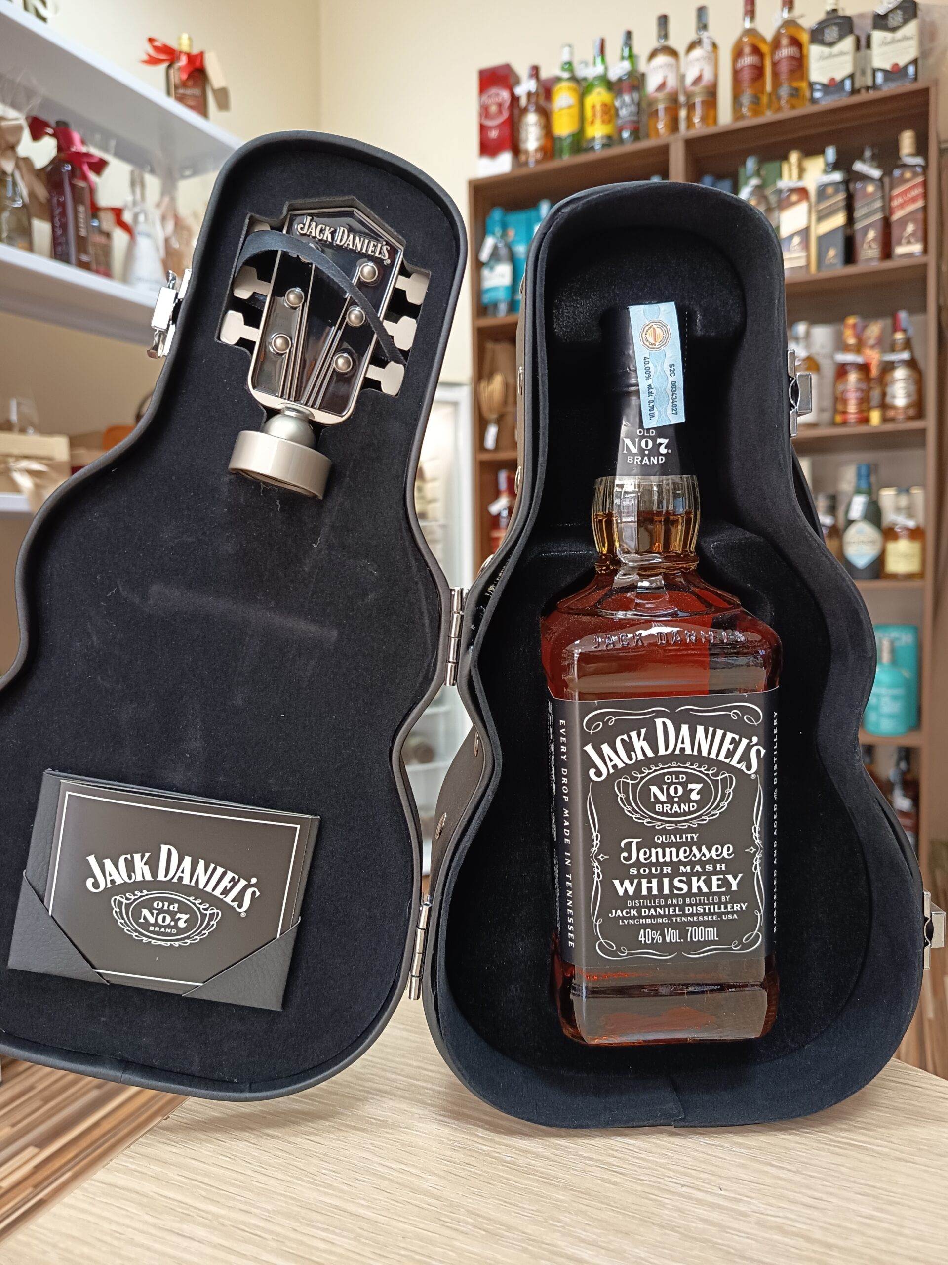 Виски Џек Даниелс 0.7л гитара