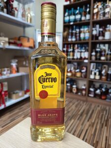 Текила Хозе Куерво жолта 0.7л