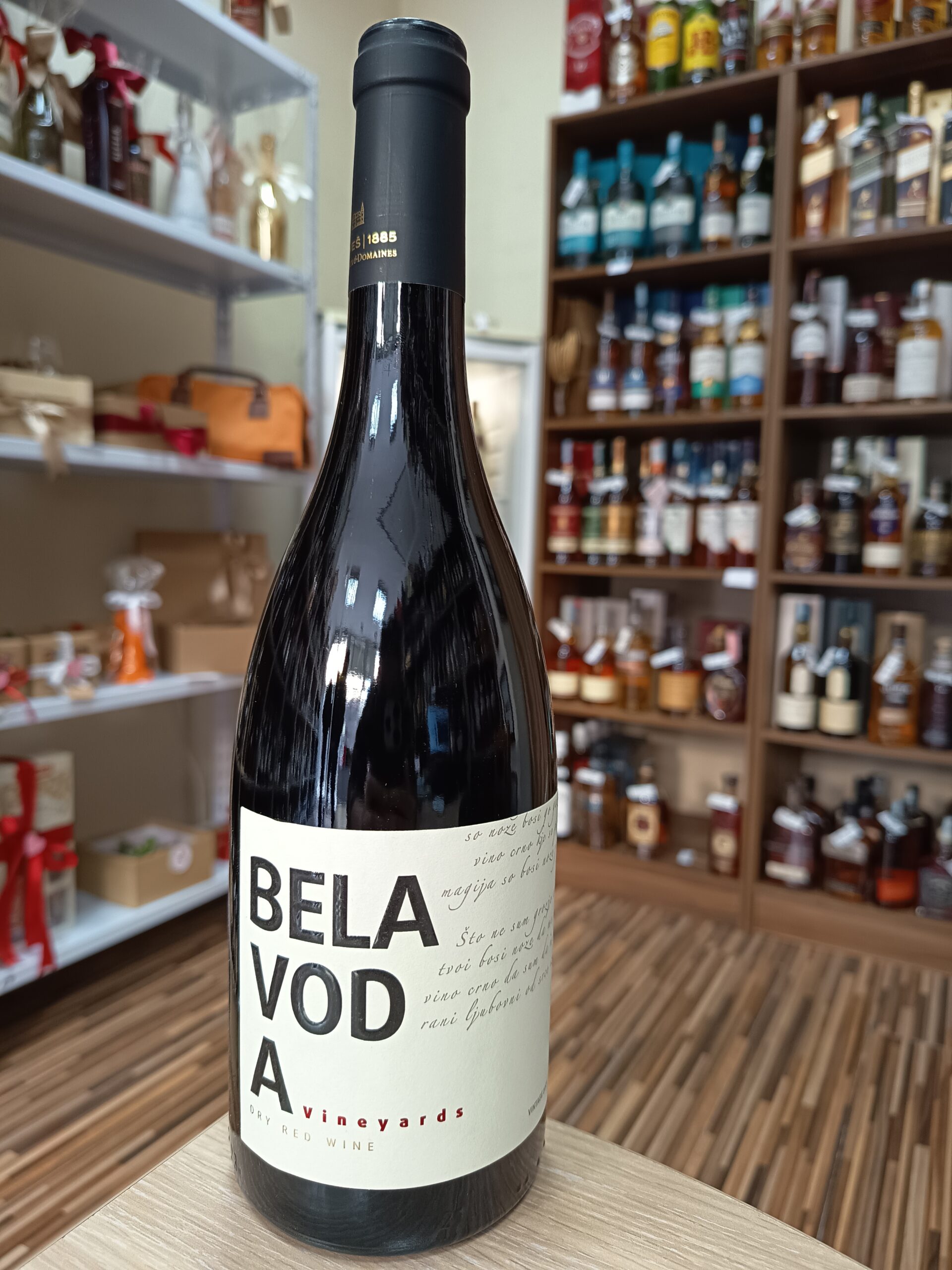 Вино Тиквеш Бела вода црвено 0.75л