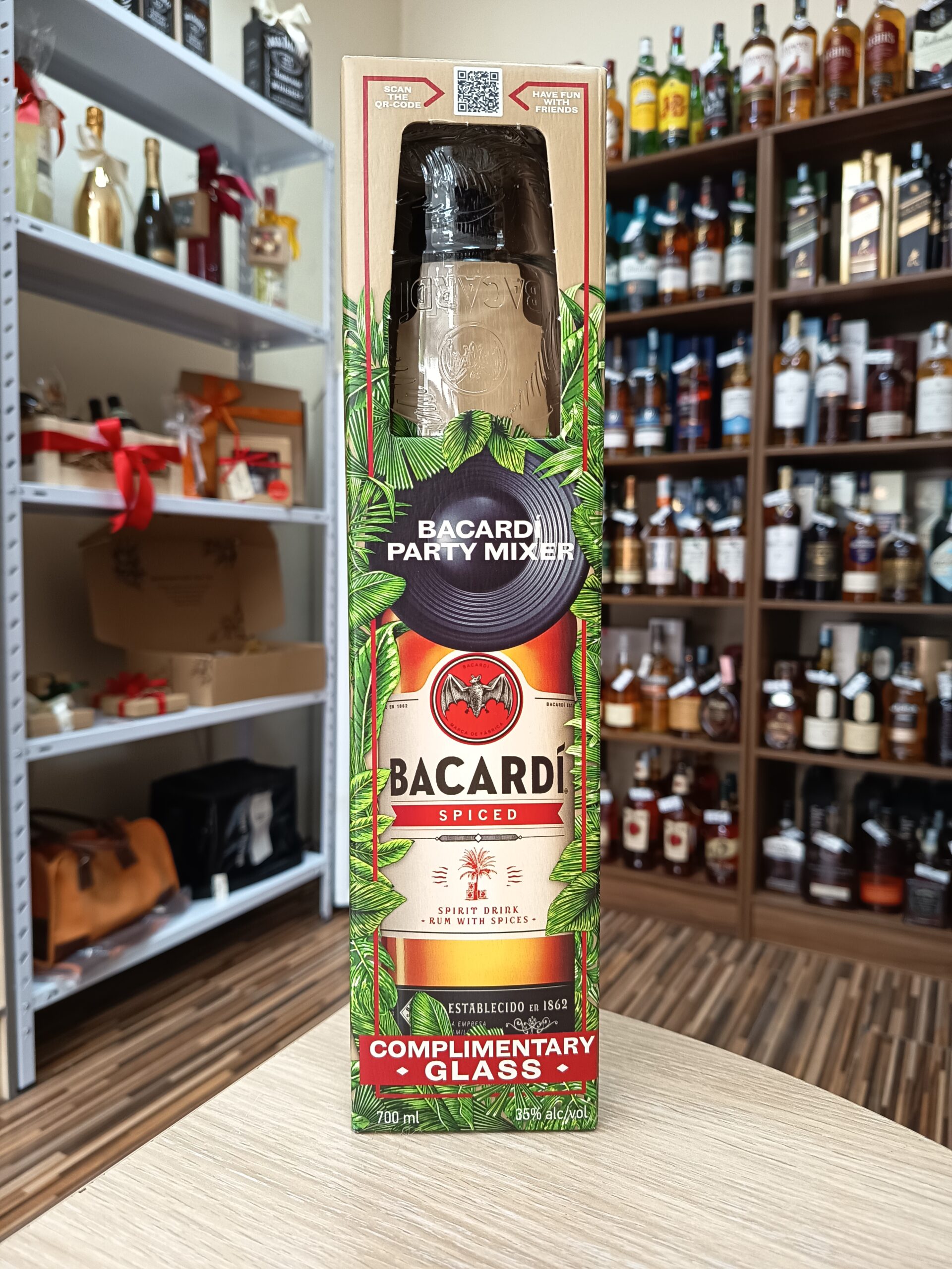 Рум Бакарди Спајс со 1 чаша 0.7л